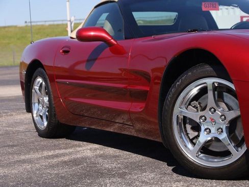 Used 2004 Chevrolet Corvette Convertible w/ Preferred Equipment Group RWD image 3