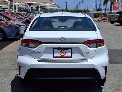 Certified 2025 Toyota Corolla LE FWD image 5