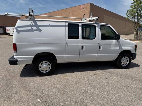 Used 2014 Ford E-250 and Econoline 250 w/ Power Group image 32