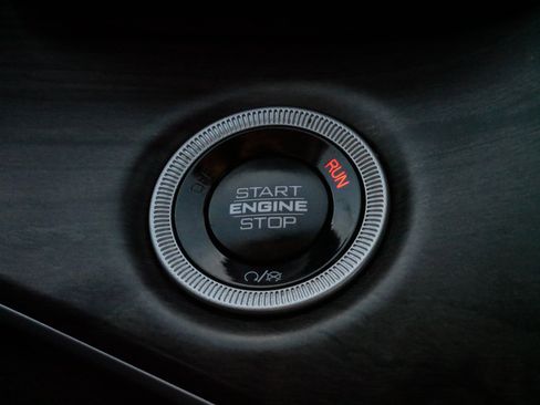 Used 2024 Jeep Grand Cherokee L Limited w/ Black Appearance Package image 28