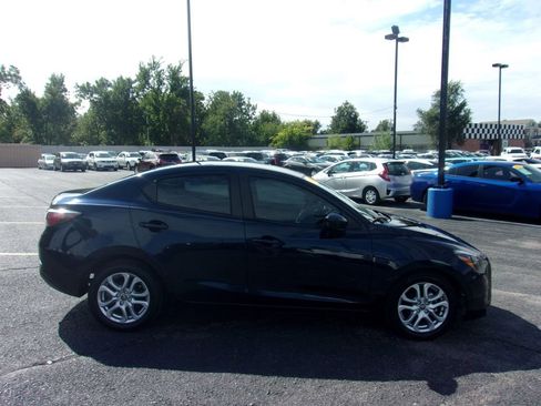 Used 2018 Toyota Yaris iA image 4