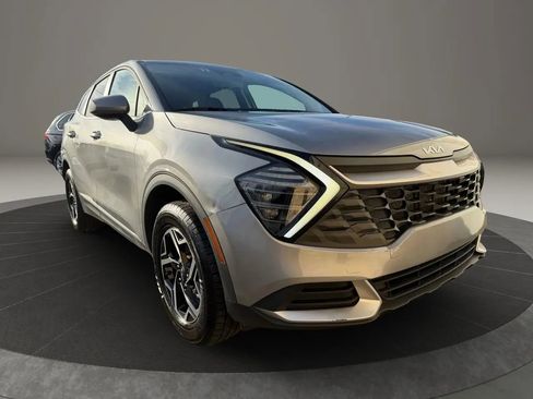 Used 2024 Kia Sportage LX image 3