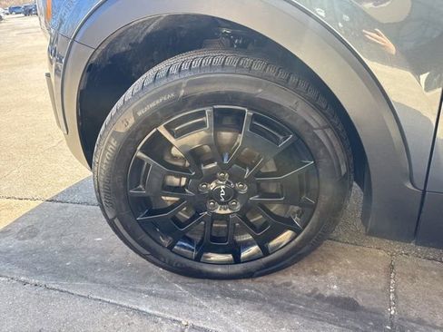 Used 2022 Kia Telluride EX w/ EX Premium Package image 11