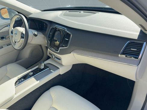 Used 2025 Volvo XC90 B5 Plus image 31