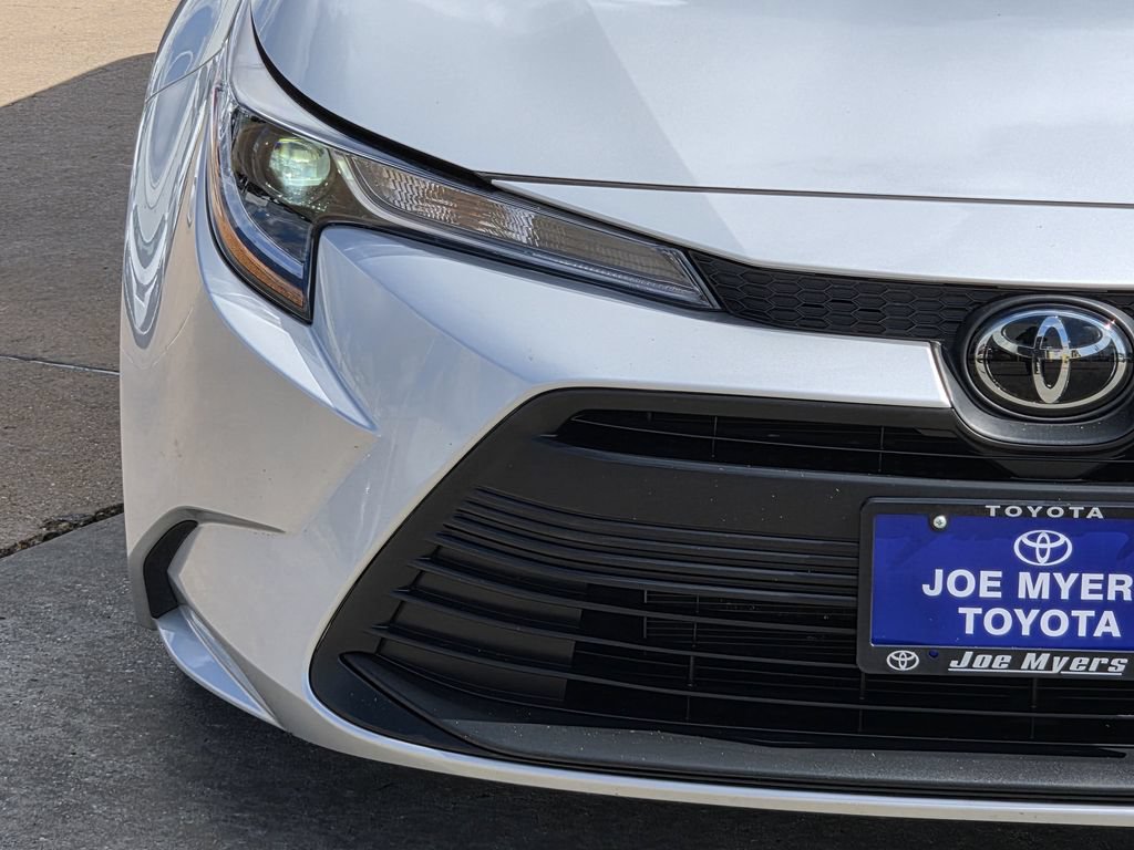 Used 2026 Toyota Corolla LE FWD image 5