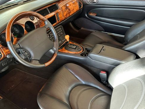 Used 2002 Jaguar XK8 Convertible RWD image 9