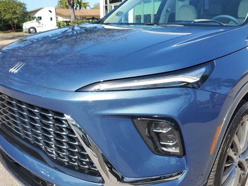 Used 2025 Buick Enclave Avenir w/ Super Cruise Package image 10