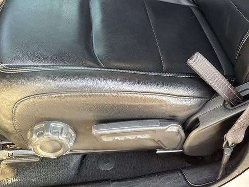 Used 2023 Jeep Wrangler Unlimited Sahara w/ Cold Weather Group image 21