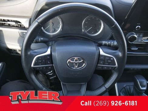 Used 2023 Toyota Highlander LE image 30