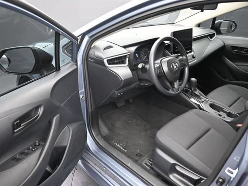 Used 2025 Toyota Corolla LE FWD image 10