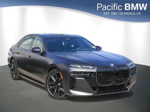Used 2025 BMW i7 xDrive60 w/ Premium Package AWD/4WD image 1