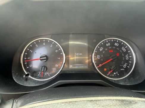 Used 2021 Toyota RAV4 LE AWD/4WD image 17