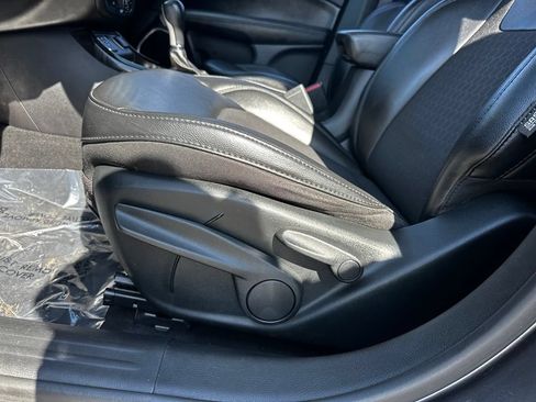 Used 2019 Jeep Compass Latitude FWD image 23