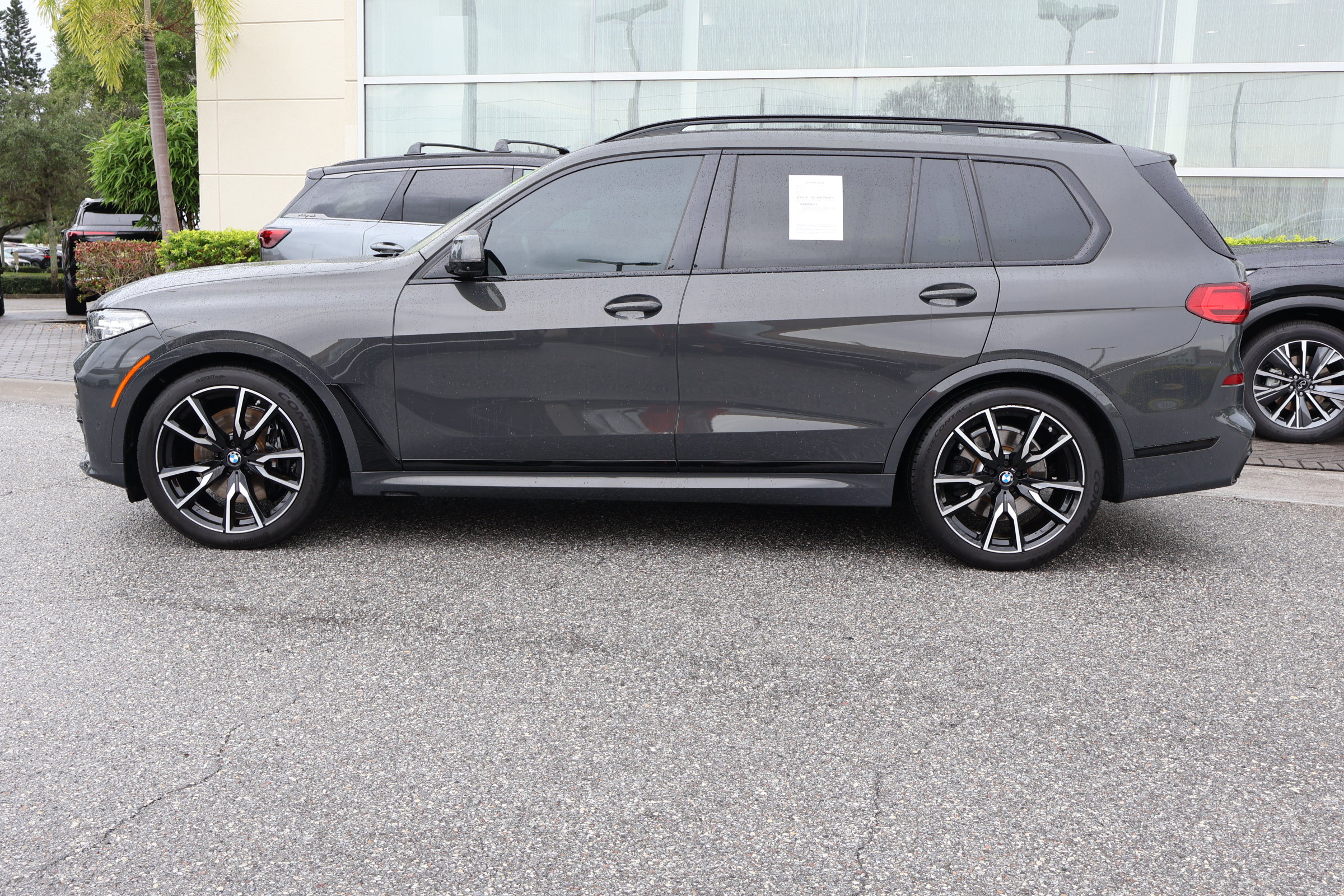 Used 2022 BMW X7 xDrive40i w/ M Sport Package AWD/4WD image 6