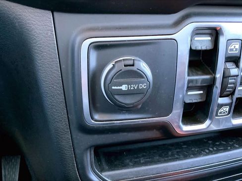 Used 2023 Jeep Gladiator Overland image 34