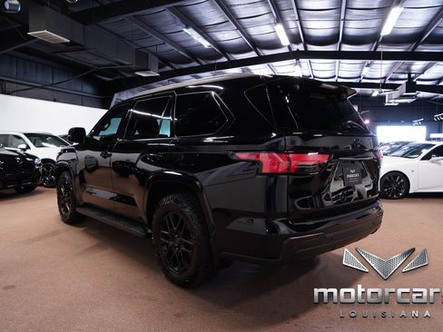 Used 2023 Toyota Sequoia SR5 w/ SR5 Premium Package AWD/4WD image 5