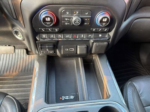 Used 2020 Chevrolet Silverado 2500 High Country w/ Technology Package AWD/4WD image 18
