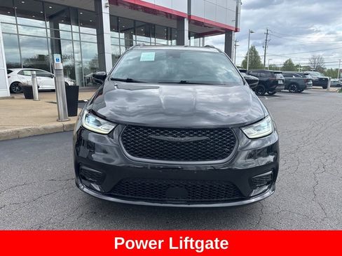 Used 2021 Chrysler Pacifica Touring-L w/ Uconnect Theater Family Group image 10