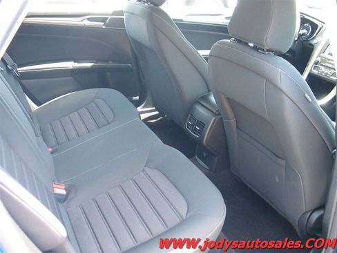 Used 2020 Ford Fusion SE FWD image 27