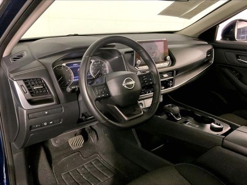 Used 2025 Nissan Rogue SV AWD/4WD image 14