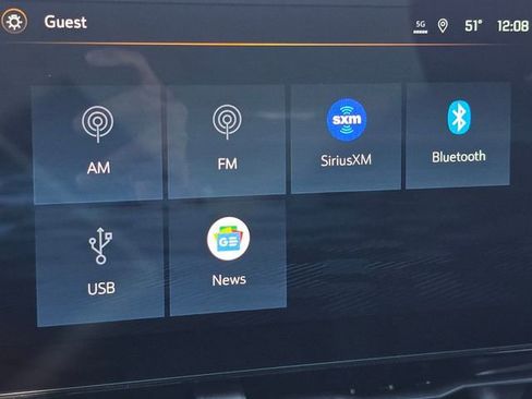 New 2026 Chevrolet Equinox LT w/ Convenience Package II FWD image 9