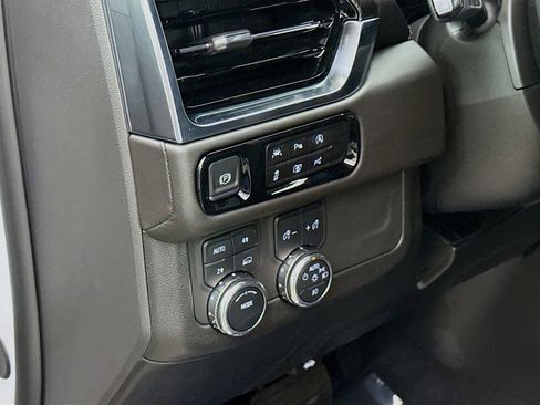 Used 2025 GMC Yukon XL Elevation AWD/4WD image 14