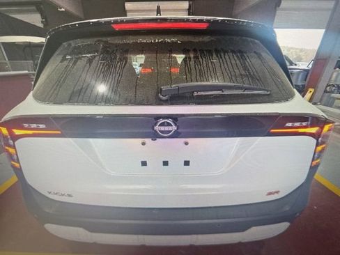 Used 2025 Nissan Kicks SR image 4