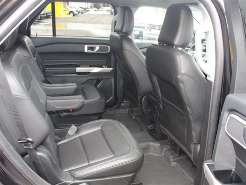 Used 2023 Ford Explorer XLT w/ Equipment Group 202A AWD/4WD image 15