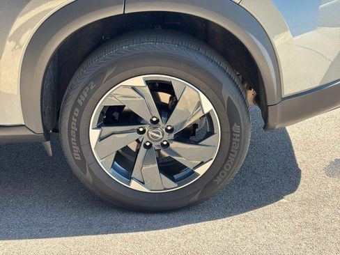 Used 2024 Nissan Rogue SV image 7