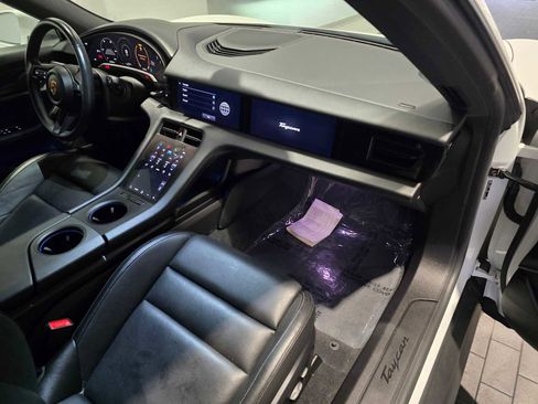 Used 2022 Porsche Taycan image 14