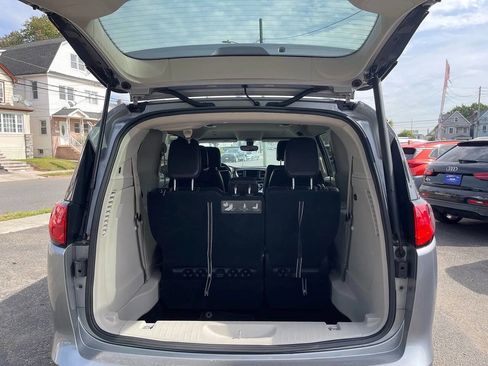 Used 2020 Chrysler Voyager Lxi image 20