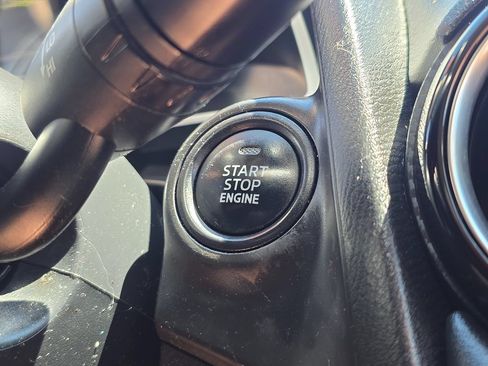 Used 2019 Toyota Yaris XLE FWD image 39