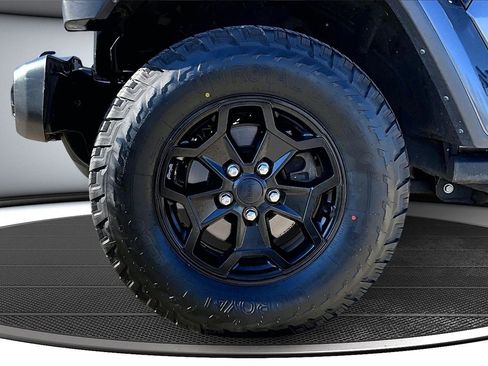 Used 2021 Jeep Gladiator Willys image 34