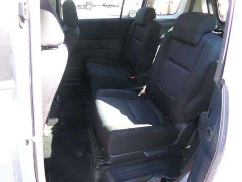 Used 2010 MAZDA MAZDA5 Sport w/ Popular Equipment Pkg image 8