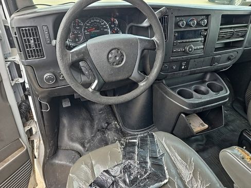 Used 2015 Chevrolet Express 2500 image 2