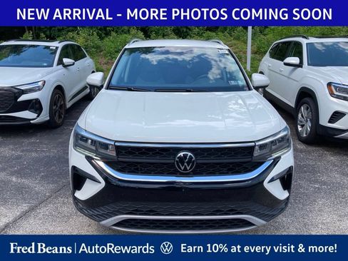 Certified 2023 Volkswagen Taos SE w/ Black Wheel Package FWD image 2