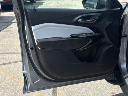 Used 2025 Chevrolet Trax LT image 18