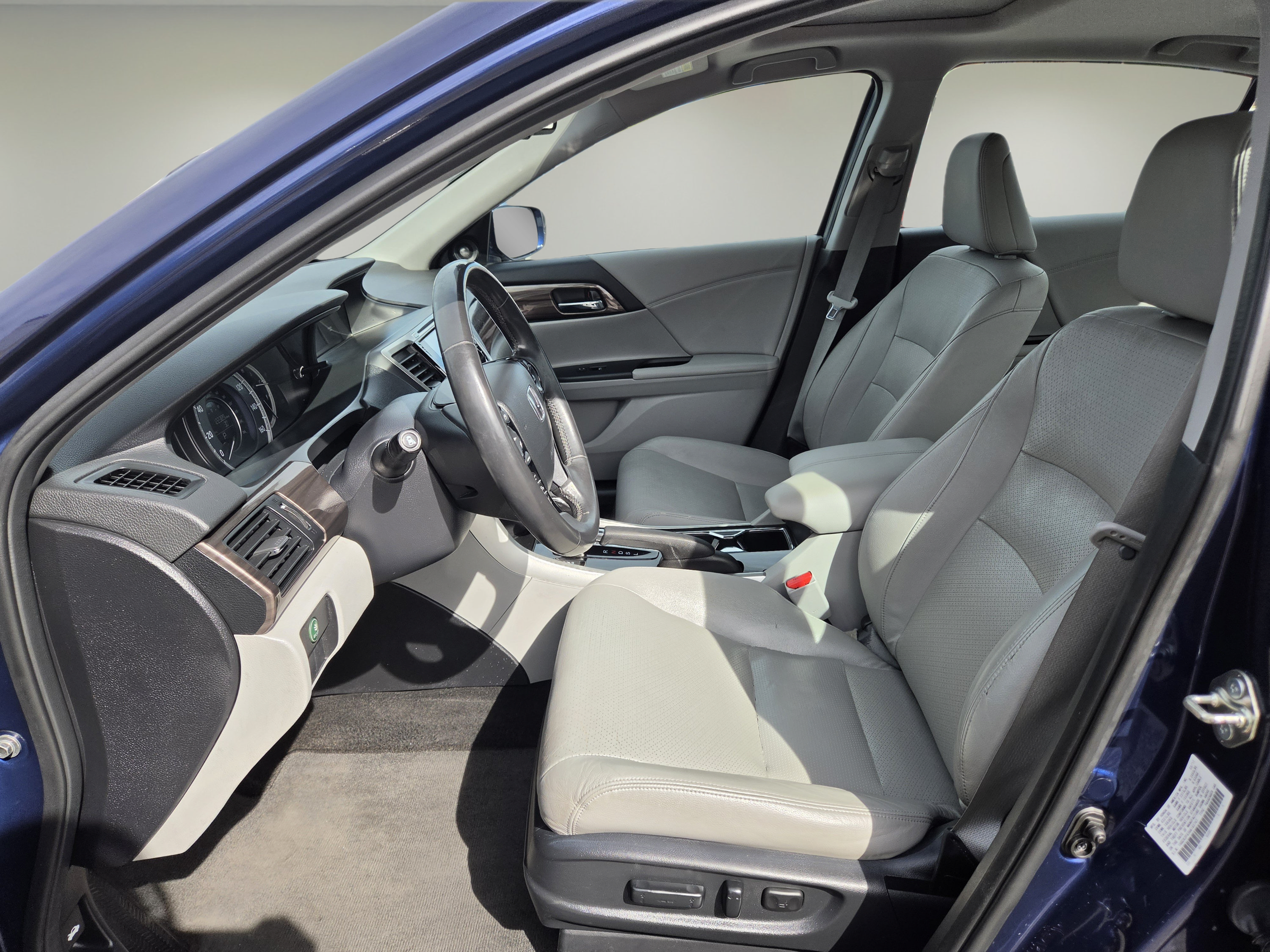 Used 2017 Honda Accord EX-L image 10