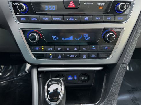 Used 2015 Hyundai Sonata Limited w/ Option Group 06 image 21