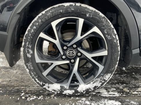 Used 2018 Toyota C-HR XLE image 26