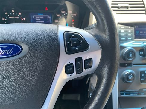 Used 2015 Ford Explorer XLT AWD/4WD image 30
