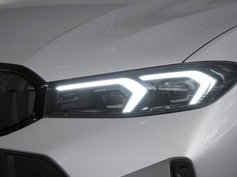 New 2026 BMW 330i Sedan w/ M Sport Package image 6