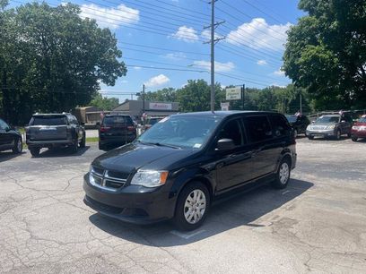 Used 2017 Dodge Grand Caravan w/ UConnect Hands-Free Group