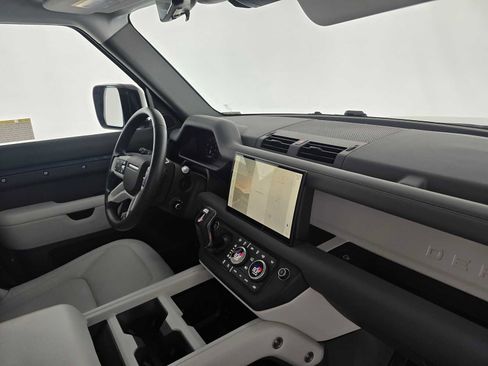 Used 2025 Land Rover Defender 110 X-Dynamic SE image 11