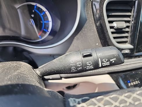Used 2022 Chrysler Pacifica Touring-L FWD image 22