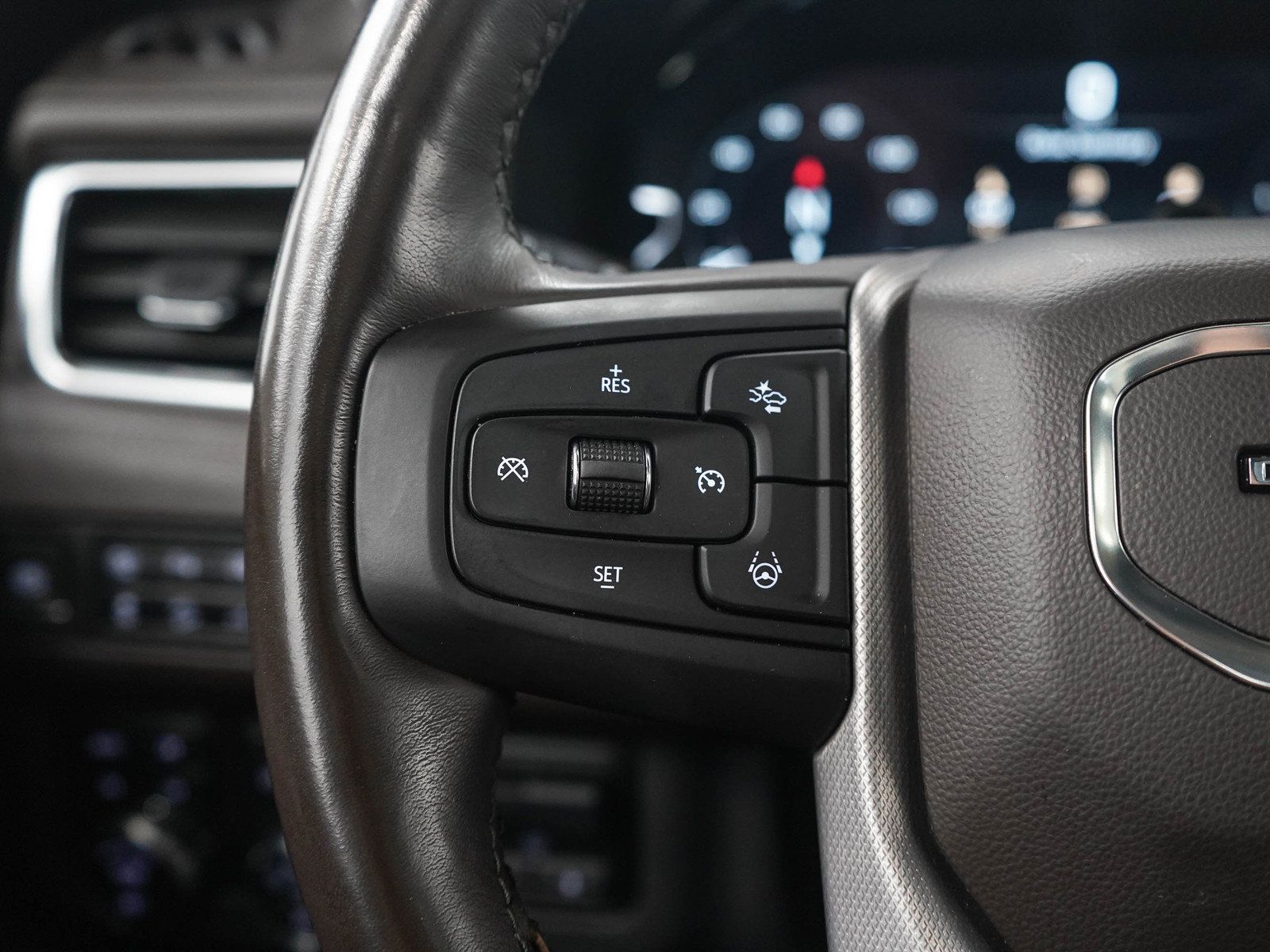 Used 2024 GMC Yukon Denali w/ Denali Reserve Package AWD/4WD image 28