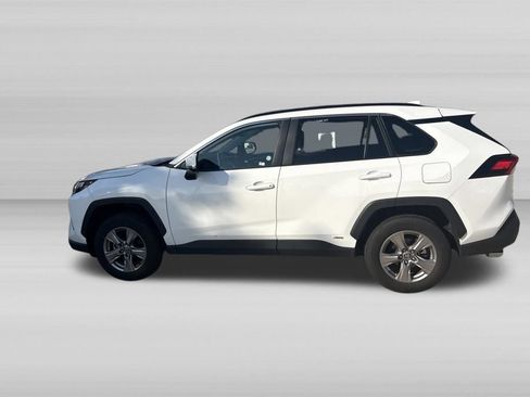 Used 2025 Toyota RAV4 XLE AWD/4WD image 8
