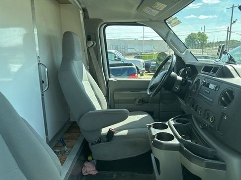 Used 2017 Ford E-350 and Econoline 350 XL w/ Power Windows & Locks Group image 13