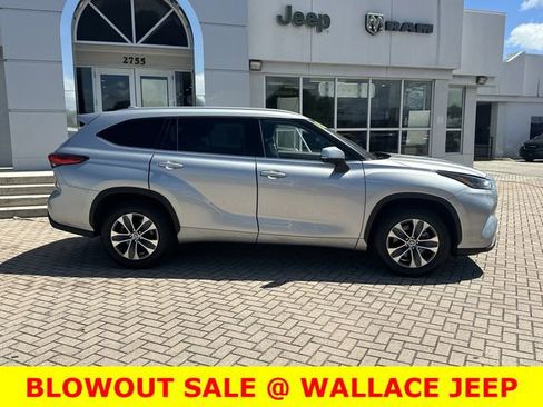 Used 2022 Toyota Highlander XLE image 6