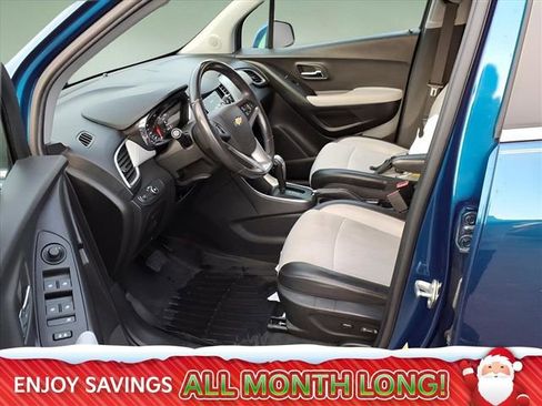 Used 2020 Chevrolet Trax LT w/ LT Convenience Package image 11